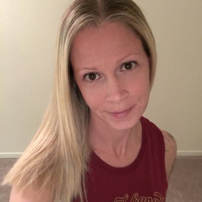Profile Picture of Lara K. Rogers (@larakrogers) on Twitter