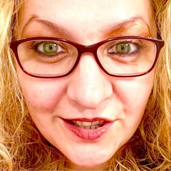 Profile Picture of Rachel Swift (@hottrxdriver) on Poshmark