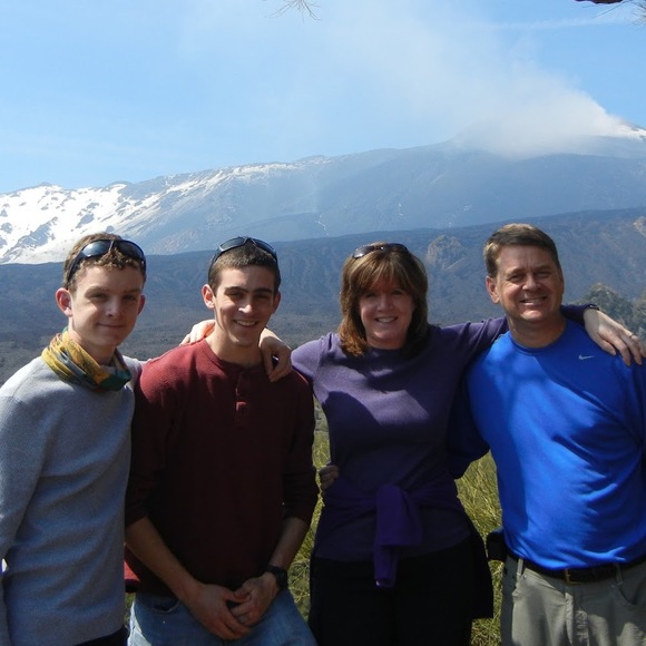 Profile Picture of Maureen Fowler (@maurfowler) on Poshmark