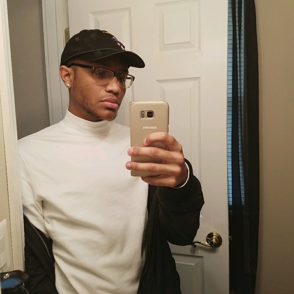 Profile Picture of Corey Davis (@kawaiicorey) on Poshmark