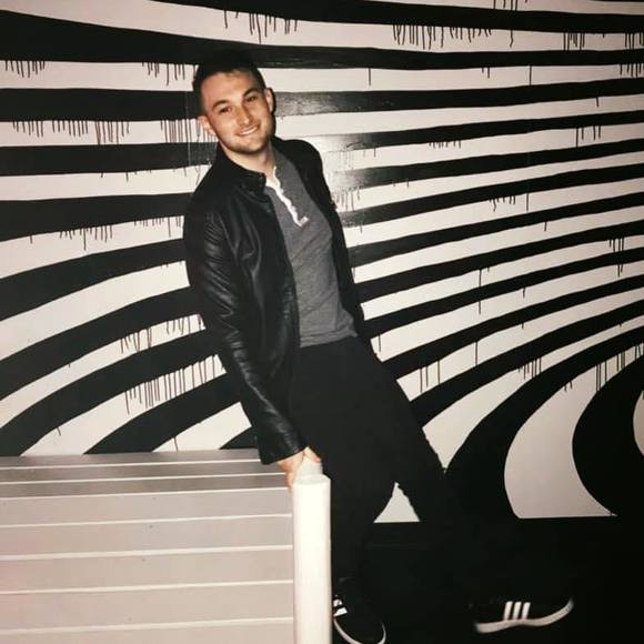 Jonathan Redman - Poshmark Profile Picture of Jonathan Redman (@gibsonsg797) on Poshmark