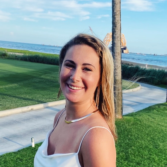 Profile Picture of Adele Key (@adelek257) on Poshmark