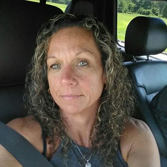 Profile Picture of Lora Wirz (@rickandlora22) on Poshmark