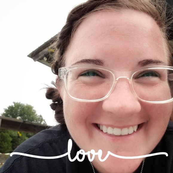 Profile Picture of Amber Weitner (@amberweitner) on Poshmark