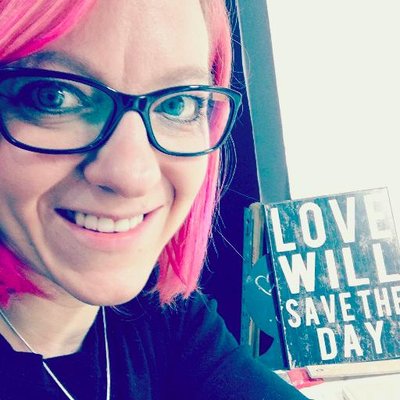 Profile Picture of Heather Hendricks (@TheCeramicSoul) on Twitter