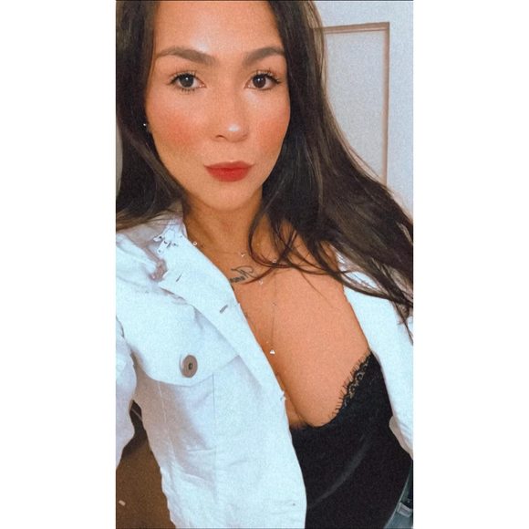 Profile Picture of Daniele Martins (@dannirch) on Poshmark