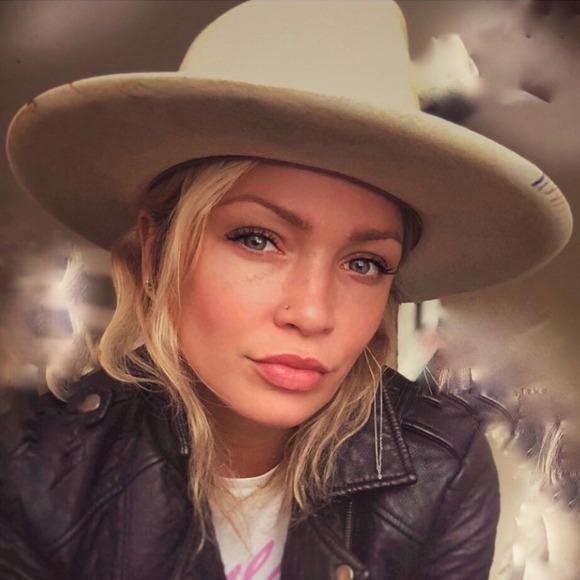 Profile Picture of Karol Morrison (@karol_marie) on Poshmark