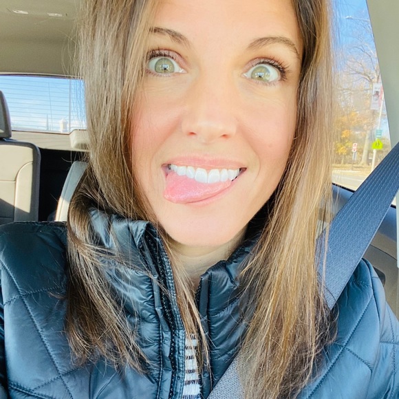 Profile Picture of Crystal Janssen (@crystal_janssen) on Poshmark