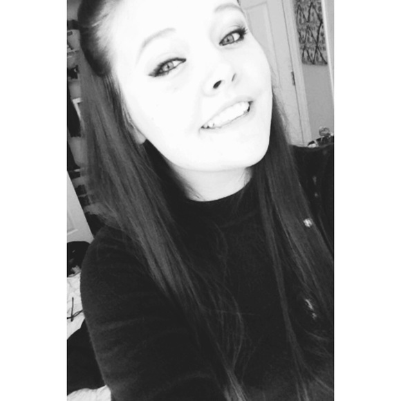 Erica Marshall - Poshmark Profile Picture of Erica Marshall (@ericamarsh99) on Poshmark