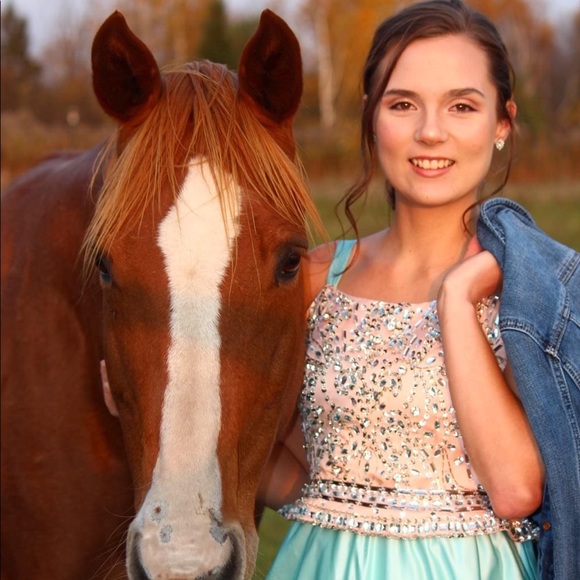 Profile Picture of Zara Groothousen (@horsegirlie) on Poshmark