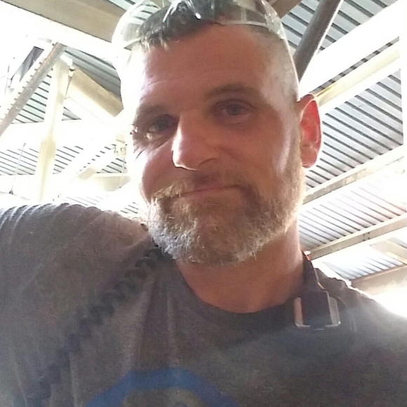 Profile Picture of James Hellard (@jahellard0309) on Poshmark