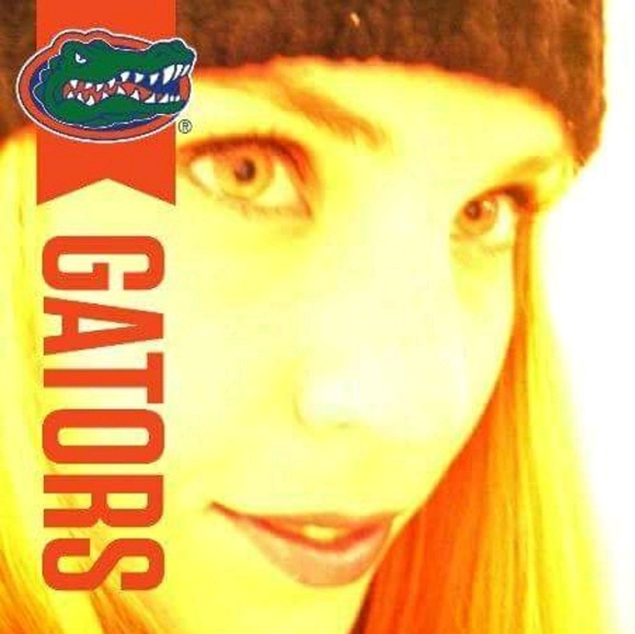 Profile Picture of Melissa Iwanowski (@poshmelski) on Poshmark