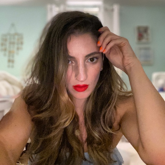 Profile Picture of Kelly Onofrio (@kelly_onofrio) on Poshmark