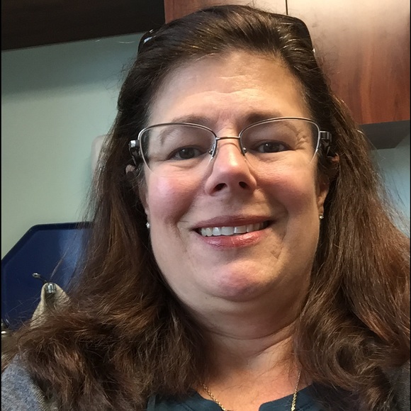 Profile Picture of Beth Fenimore (@bethfenimore) on Poshmark