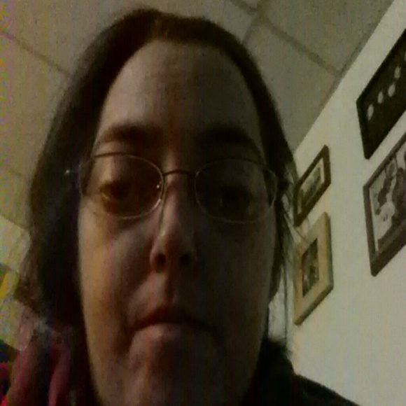 Profile Picture of Jennifer Bamrick (@jenniferbamrick) on Poshmark