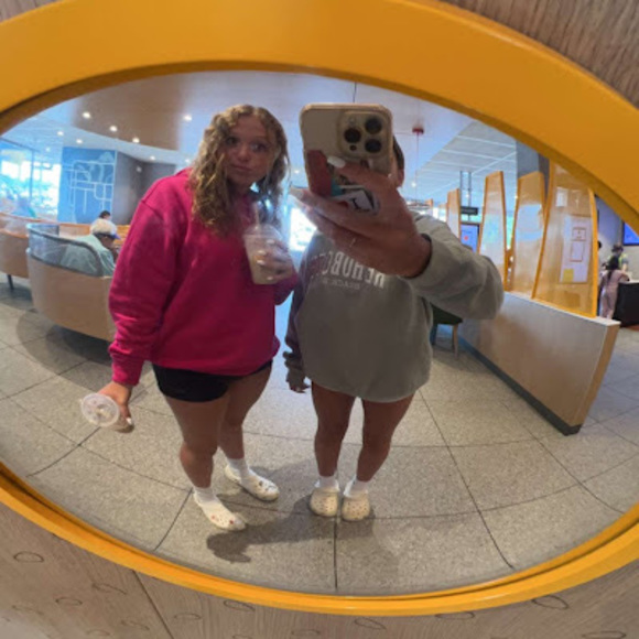 Janelle Stranko - Poshmark Profile Picture of Janelle Stranko (@28strajane) on Poshmark