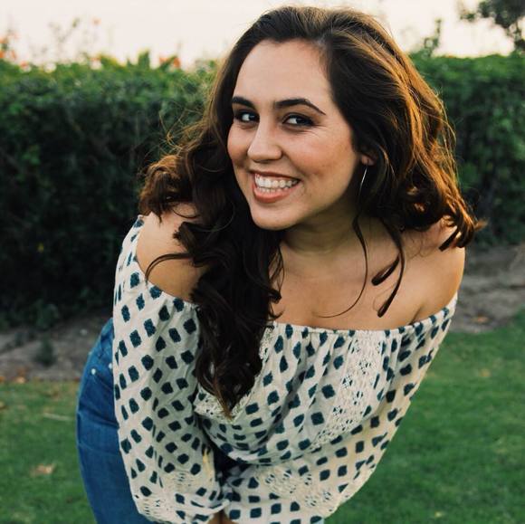 Profile Picture of Simone Elias (@simone_elias) on Poshmark