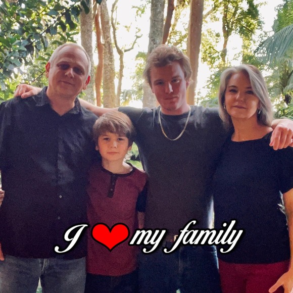 Profile Picture of Amy Carnall (@amylynn72) on Poshmark