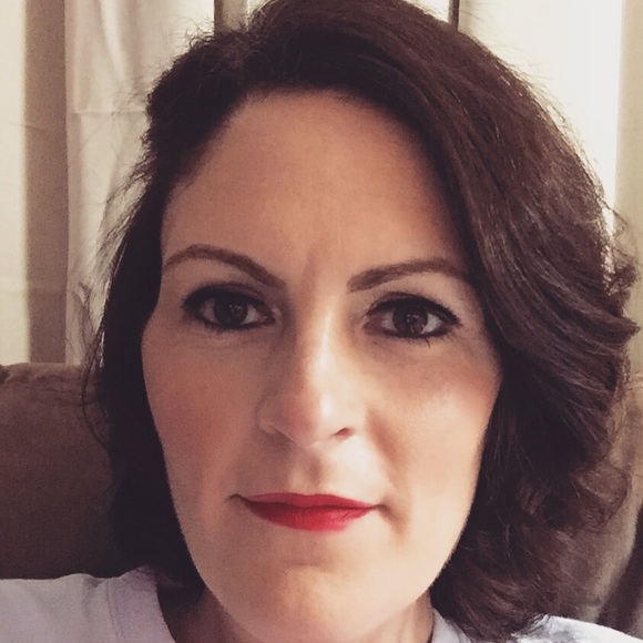 Profile Picture of Dee Franklin (@dmfrank323) on Poshmark