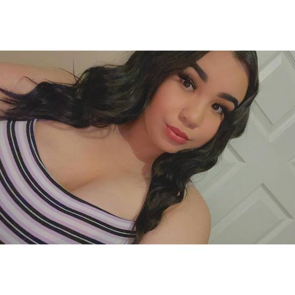 Profile Picture of Trinity Flett (@trinityflett) on Poshmark