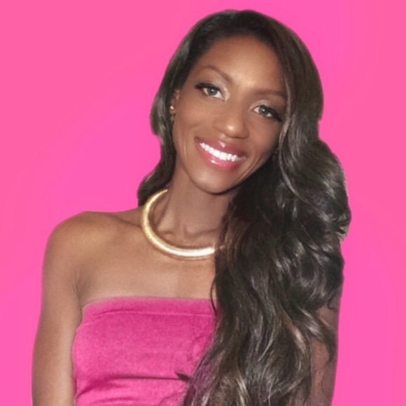 Profile Picture of Sheena Aaron (@stylebysheena) on Poshmark