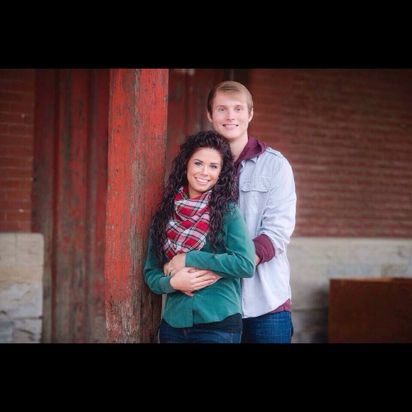 Profile Picture of Josh Burks (@joshuaburks) on Poshmark