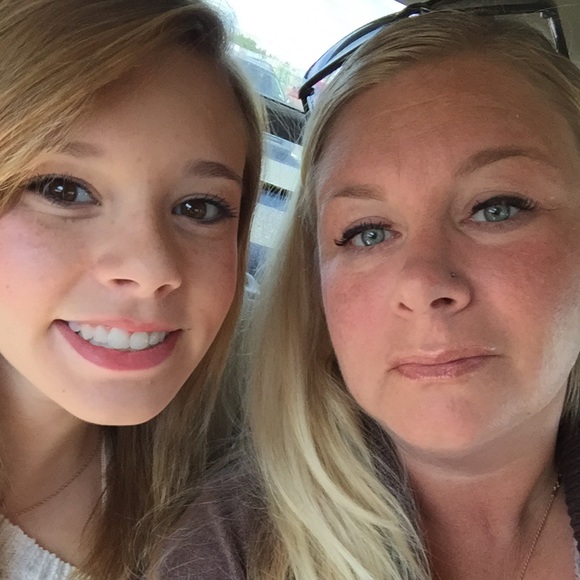 Profile Picture of Celine Seaback (@seaback) on Poshmark