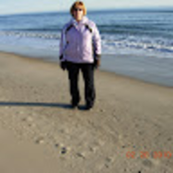 Profile Picture of Joyce Keech (@jkeech13) on Poshmark