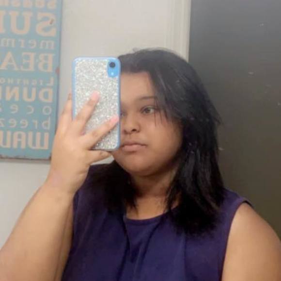 Profile Picture of Yonelie Astacio (@saniaastacio) on Poshmark