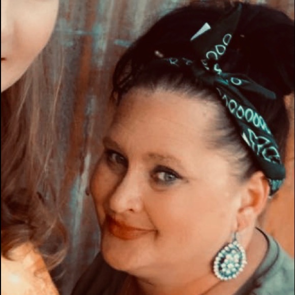 Profile Picture of Shellye Harwell (@shellyegirl) on Poshmark