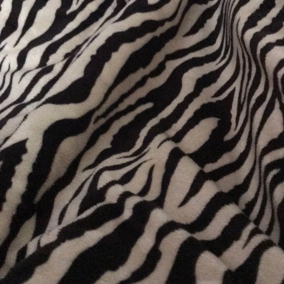 Profile Picture of Angela Silvers (@angsilvers) on Poshmark