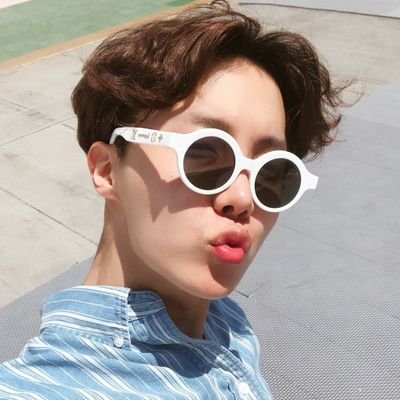 Profile Picture of Moon♡ᵗᵃᵉʰʸᵘⁿᵍ⟭⟬⁷ (@tae_2seokSea) on Twitter