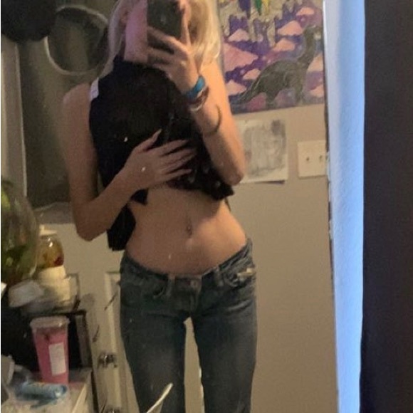 Profile Picture of Paige Silverthorne (@paigesilvert731) on Poshmark