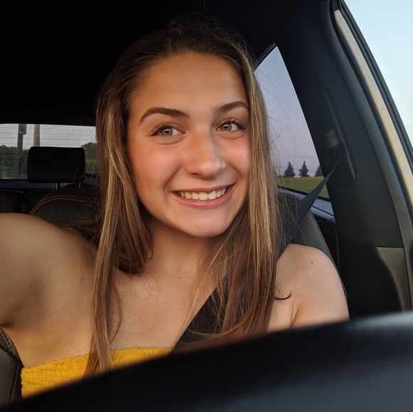 Profile Picture of Kendra Rust (@kendrarust) on Poshmark