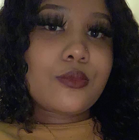 Profile Picture of Jonysha Perrin (@jonyshaperrin) on Poshmark