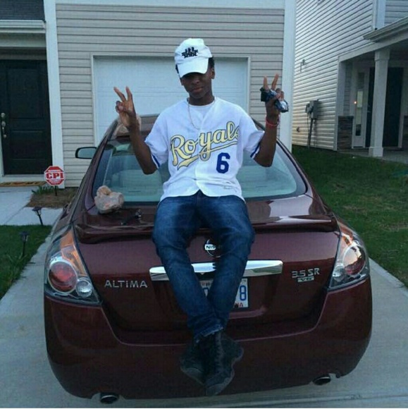 Profile Picture of Joshua Ussery (@joshua52) on Poshmark