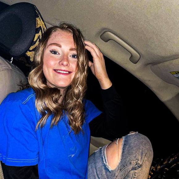 Profile Picture of Tori grace Headrick (@tbasketball25) on Poshmark