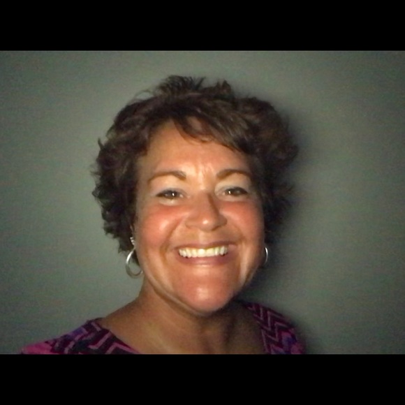 Profile Picture of Stephanie Nannen (@stephanienn1) on Poshmark