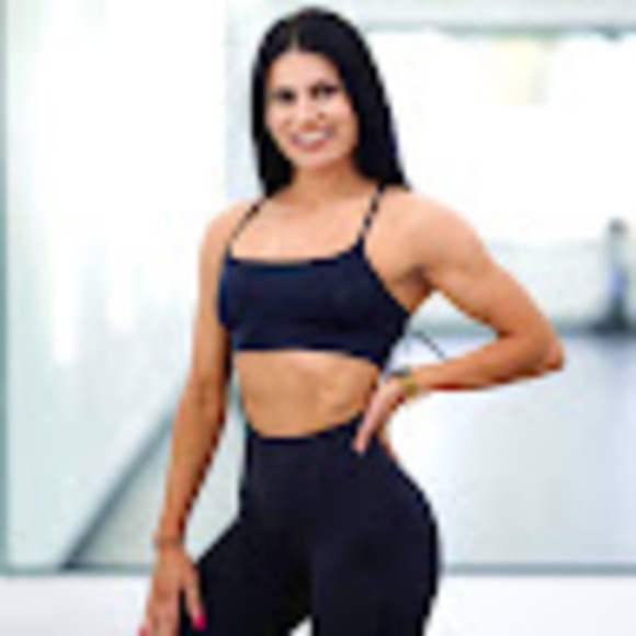 Profile Picture of Nikki Pearce (@fitnik132) on Poshmark