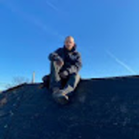 Profile Picture of Dave Dennis (@davedennis220) on Poshmark