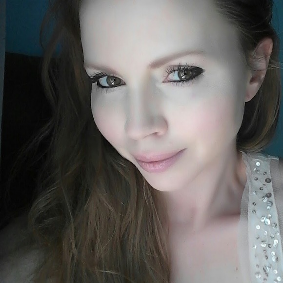 Profile Picture of Chawna Schroeder (@chawnafish) on Poshmark