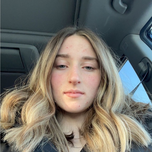 Profile Picture of Emery Scott (@emeryscott241) on Poshmark