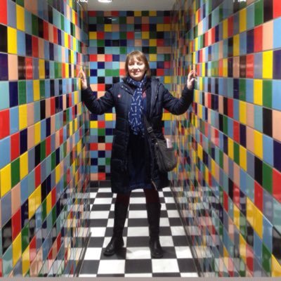 Profile Picture of Lorna Bates (@LornaBatesArt) on Twitter