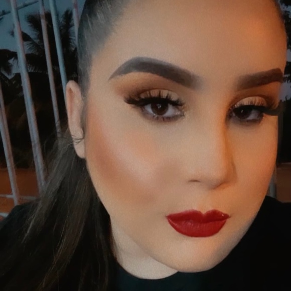 Profile Picture of Mallerlin Bencosme (@mallerlinb) on Poshmark