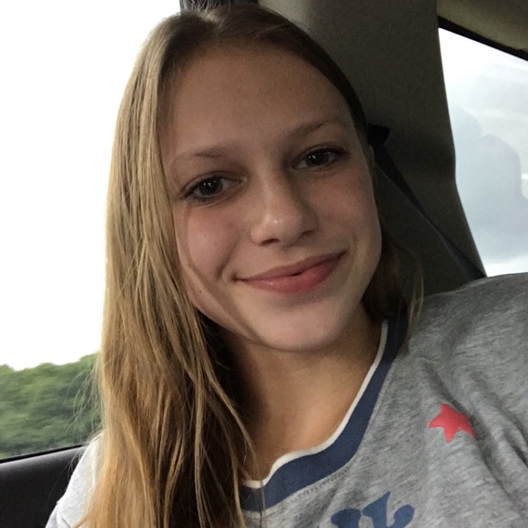 Profile Picture of Paige Simon (@paigegymnast8) on Poshmark
