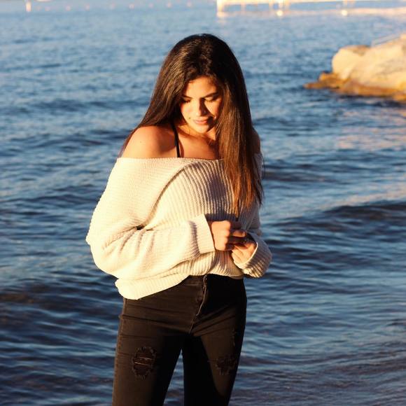 Profile Picture of Melissa Krizik (@melissaxnn) on Poshmark