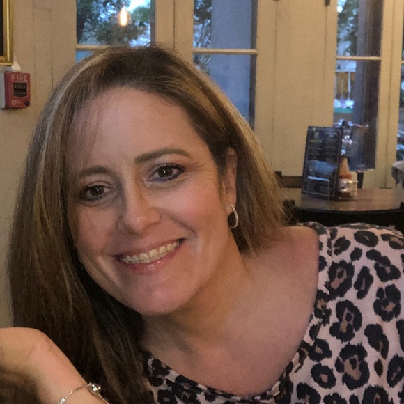 Profile Picture of Jennifer Balliew (@jenniferballiew) on Poshmark