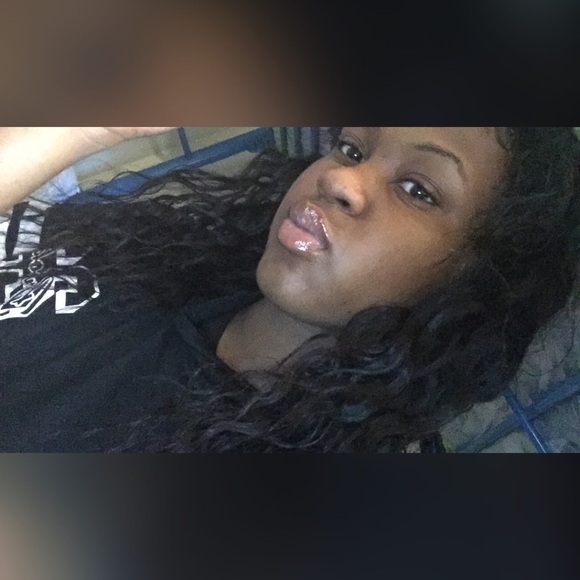 Profile Picture of Alexa Jessenia (@ajessenia) on Poshmark