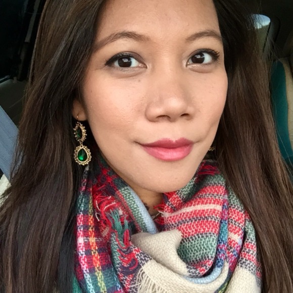 Profile Picture of Olivia Travis (@livtee85) on Poshmark