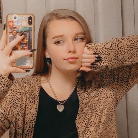 Profile Picture of Caroline Carlton (@carolineisokay) on Poshmark